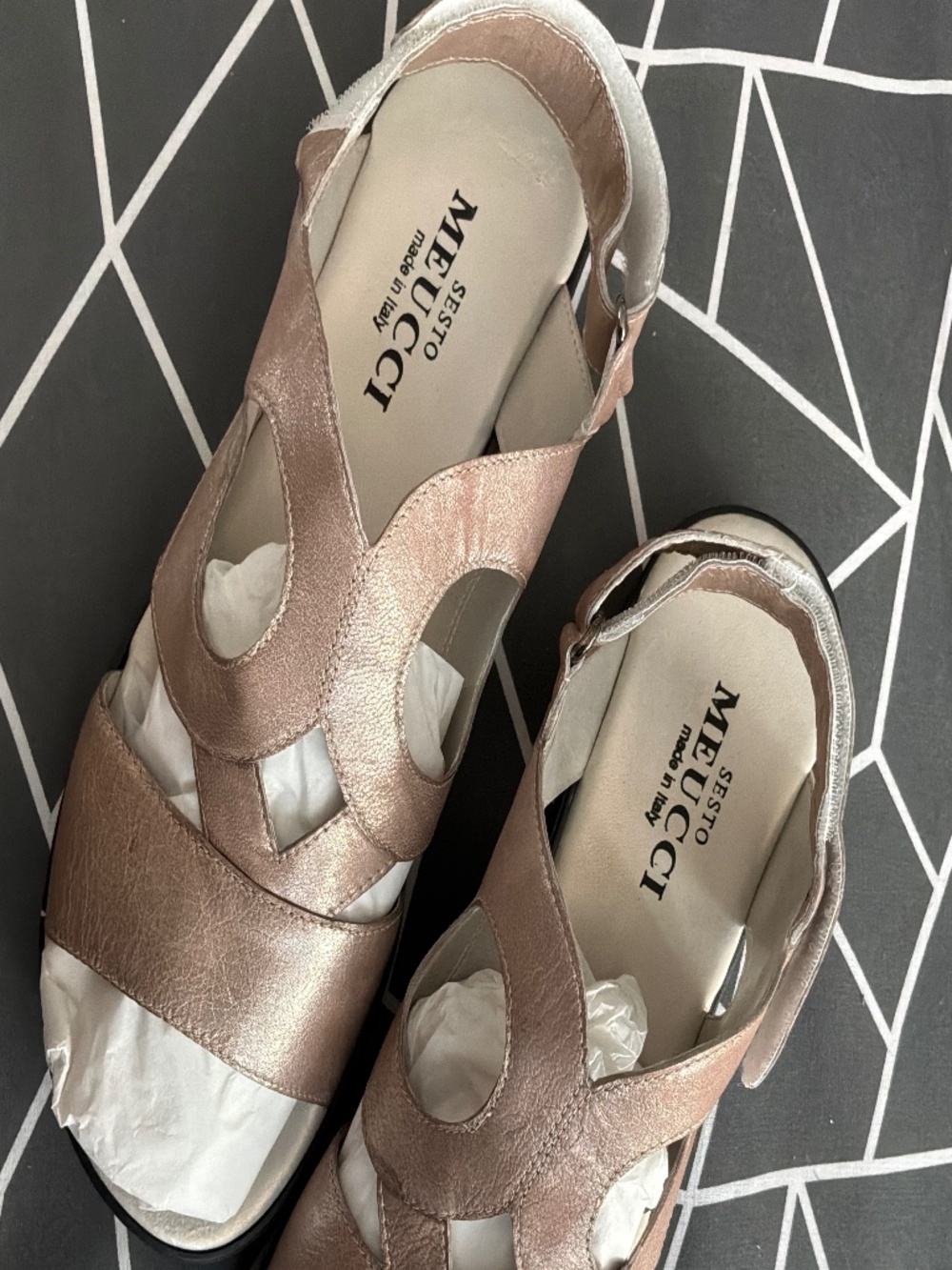 Sesto Meucci Italy Ellia Metallic Rose Gold Cut-Out Comfort Sandals Size 10M EUC